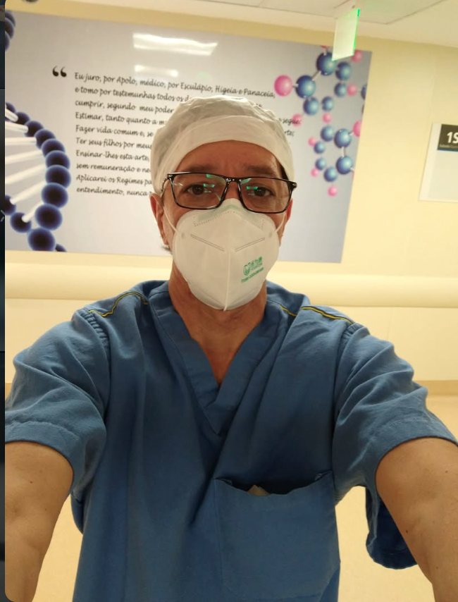 Dr. Percy no centro cirúrgico